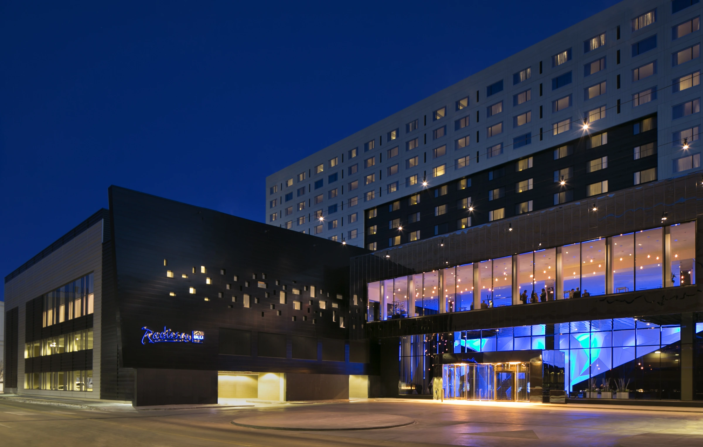 Radisson Blu Mall of America hotel exterior in Bloomington